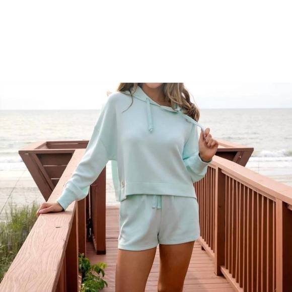 NEW SIMPLY SOUTHERN everyday shorts in ice - Picture 1 of 2